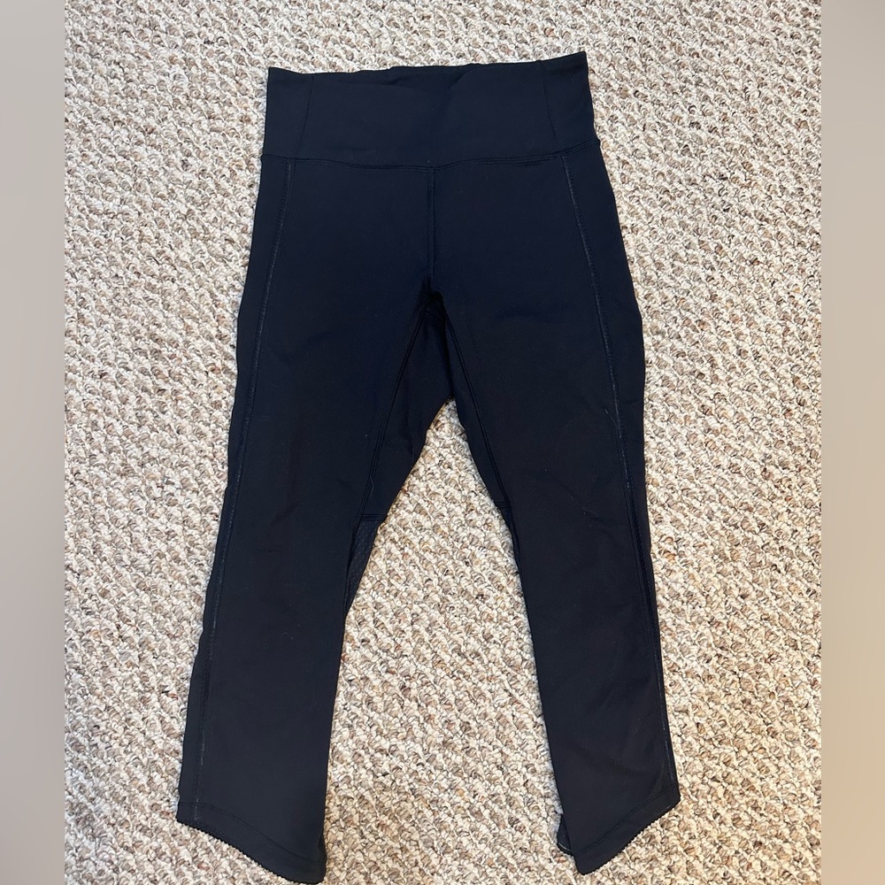 Lululemon Wunder Under with mesh size 6